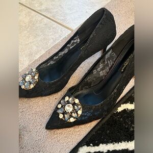Nice black heels with brooch
